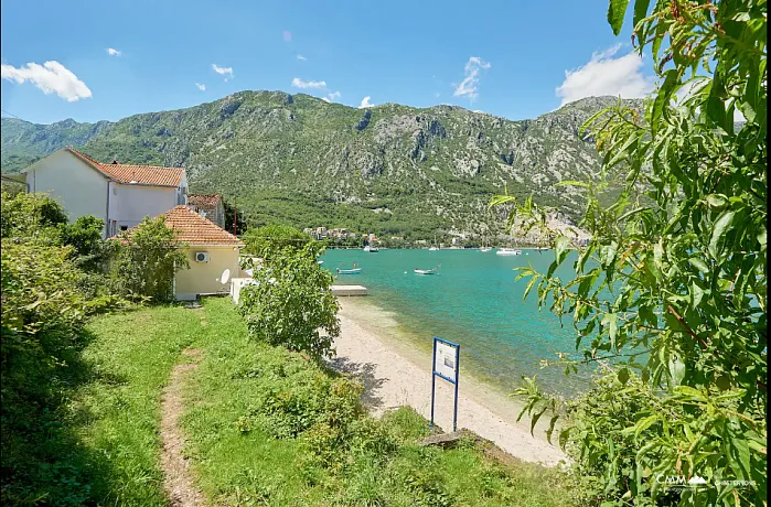 House, 1 room, 55 m² with a 610 m² plot in Kostanjica